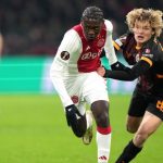 Chelsea s-intéresse à l-avenir avec Jorthy Mokio d-Ajax