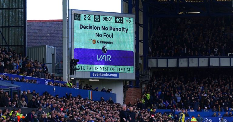 Controverse VAR - Everton frustré par décision contre Man Utd