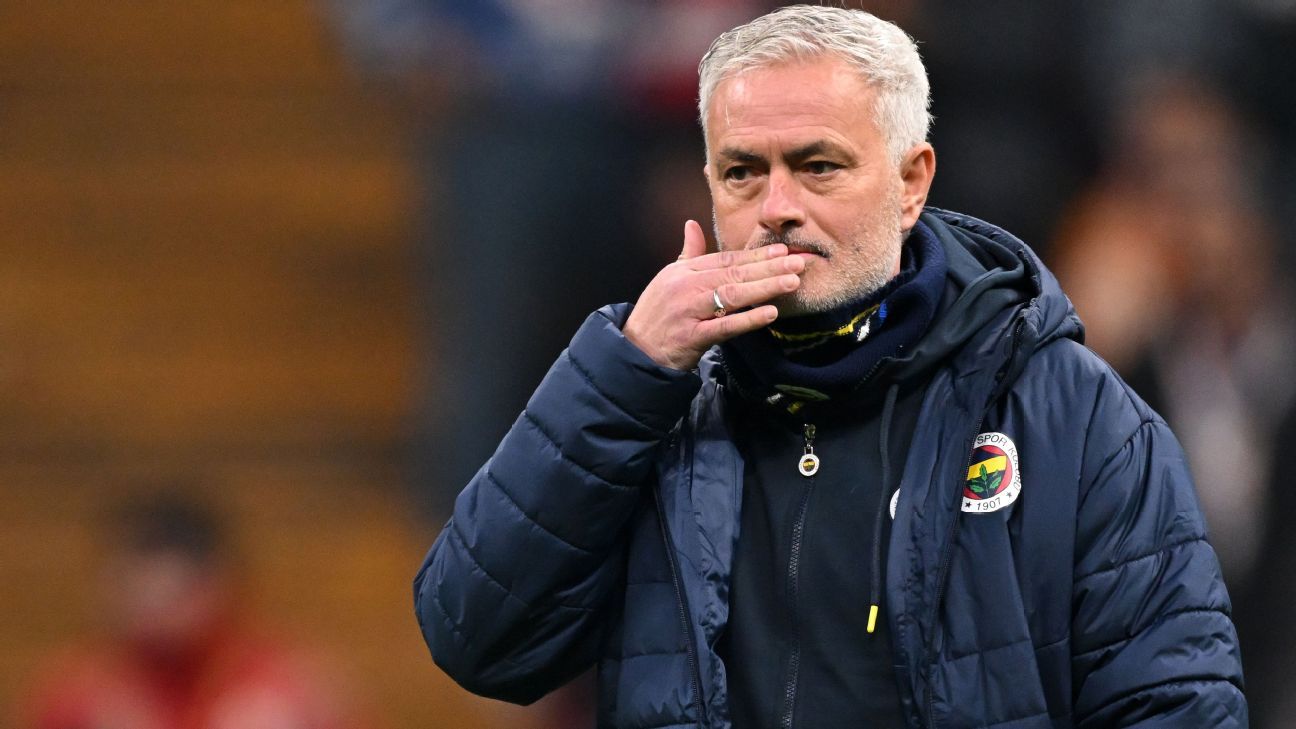 Jose Mourinho suspendu 4 matchs pour ses commentaires en Turquie