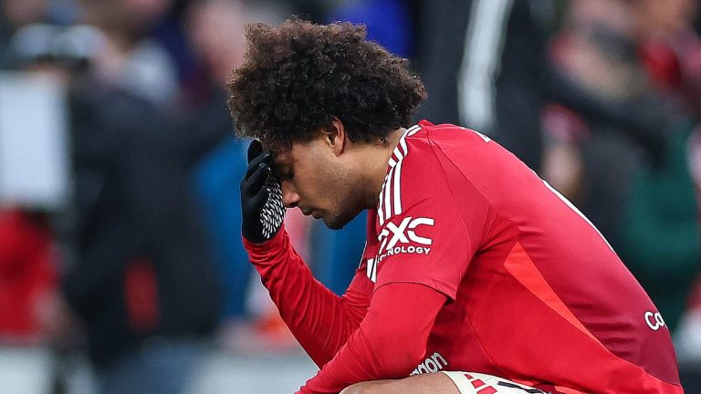 Joshua Zirkzee ému après son penalty raté avec Manchester United