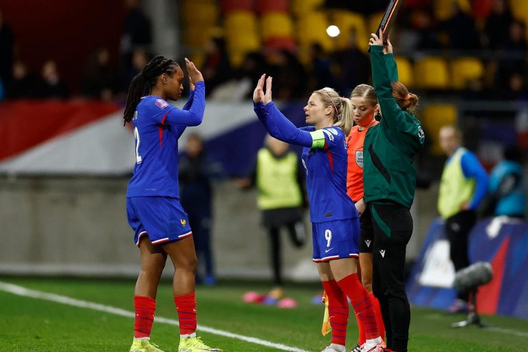 Les Bleues battent l-Islande et Eugénie Le Sommer entre dans l-histoire