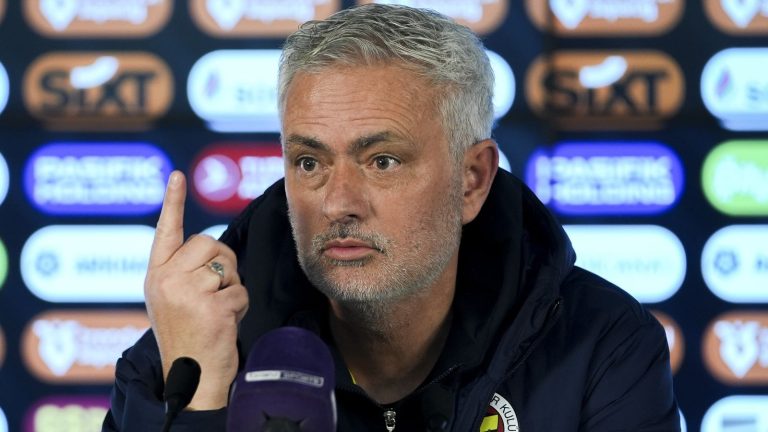 Mourinho accusé de racisme par Galatasaray - tensions en Super Lig