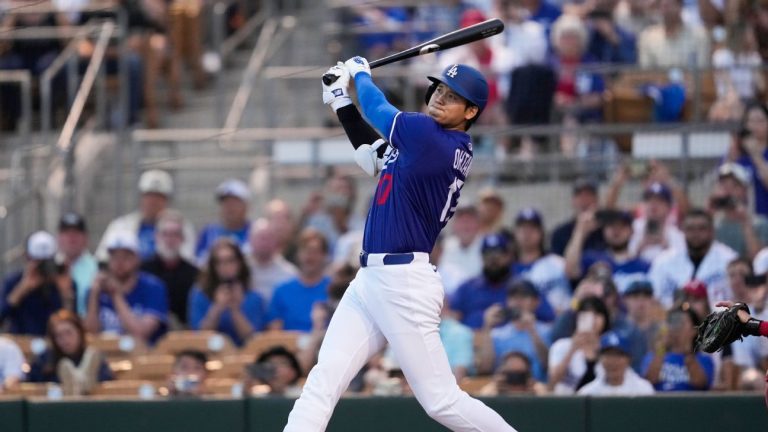 Shohei Ohtani frappe un homer en première apparition de printemps