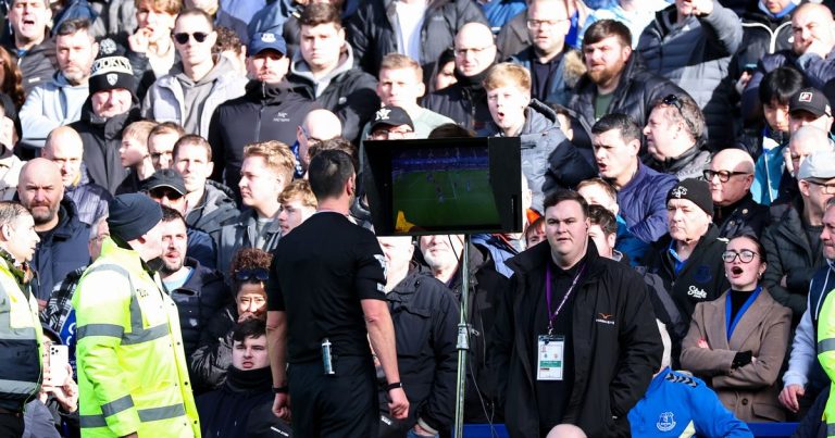 VAR - Manchester United échappe à un penalty contre Everton