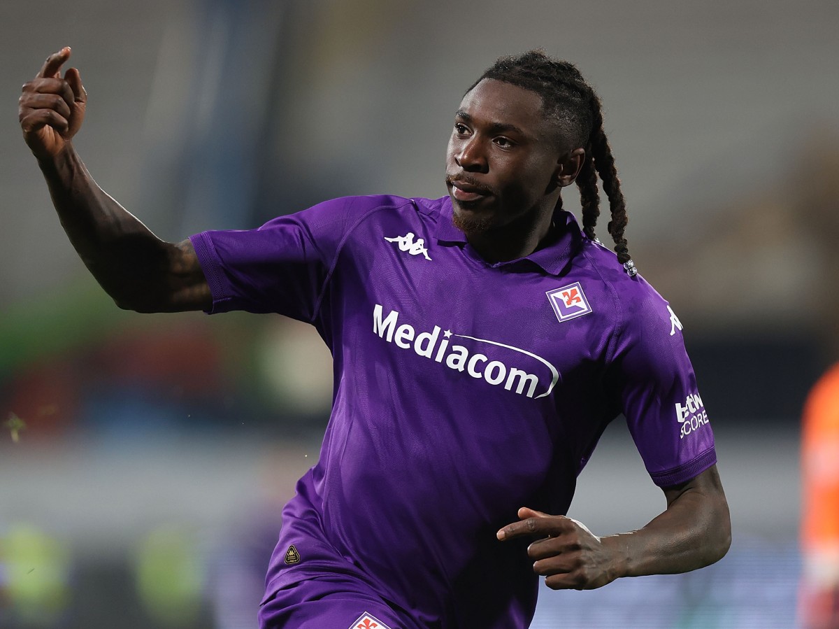 Moise Kean célèbre un but pour la Fiorentina