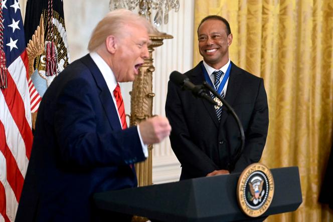 Donald Trump et Tiger Woods, à la Maison Blanche, à Washington, le 20 février 2025.