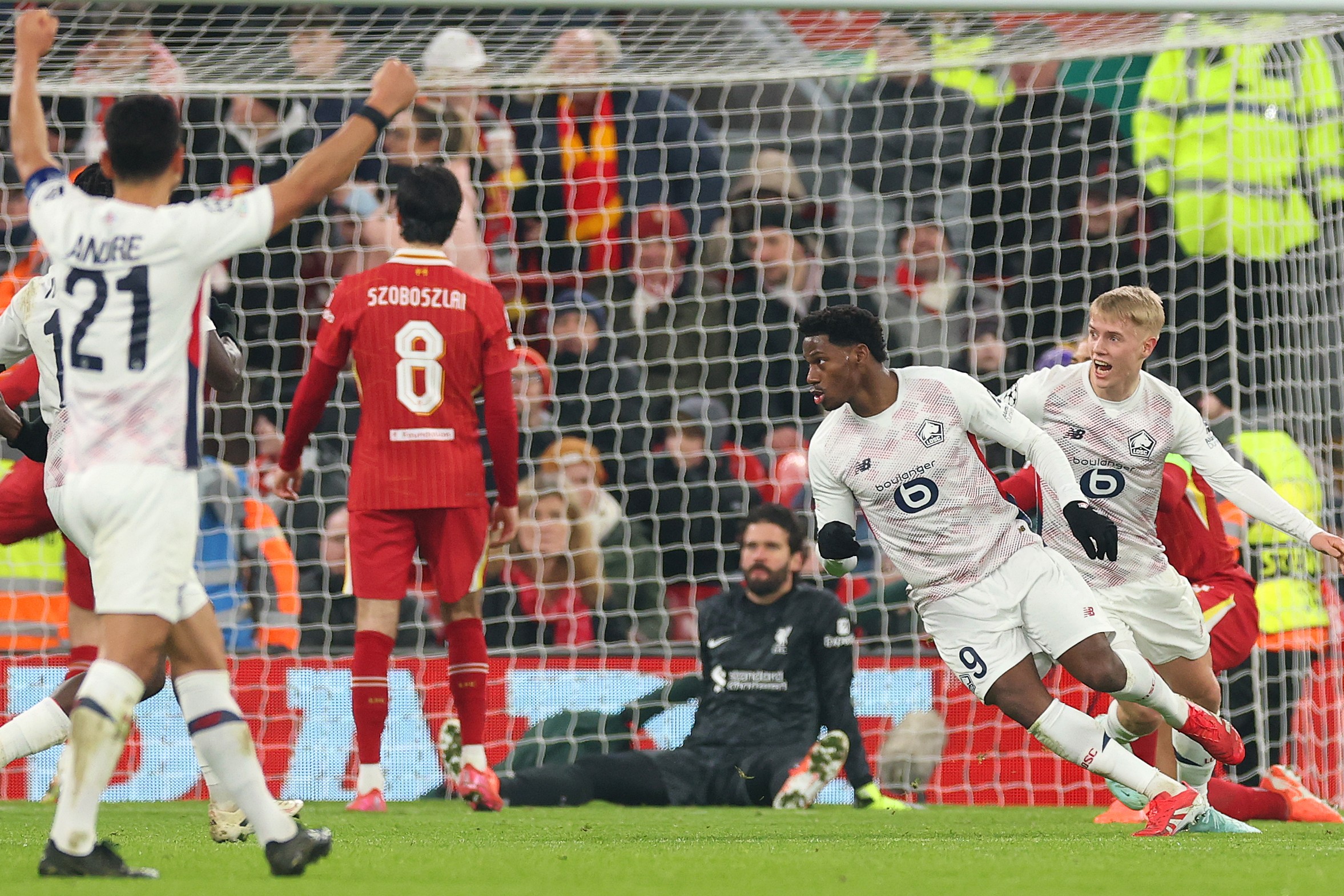 Jonathan David célèbre son but lors du match de la Ligue des Champions contre Liverpool à Anfield