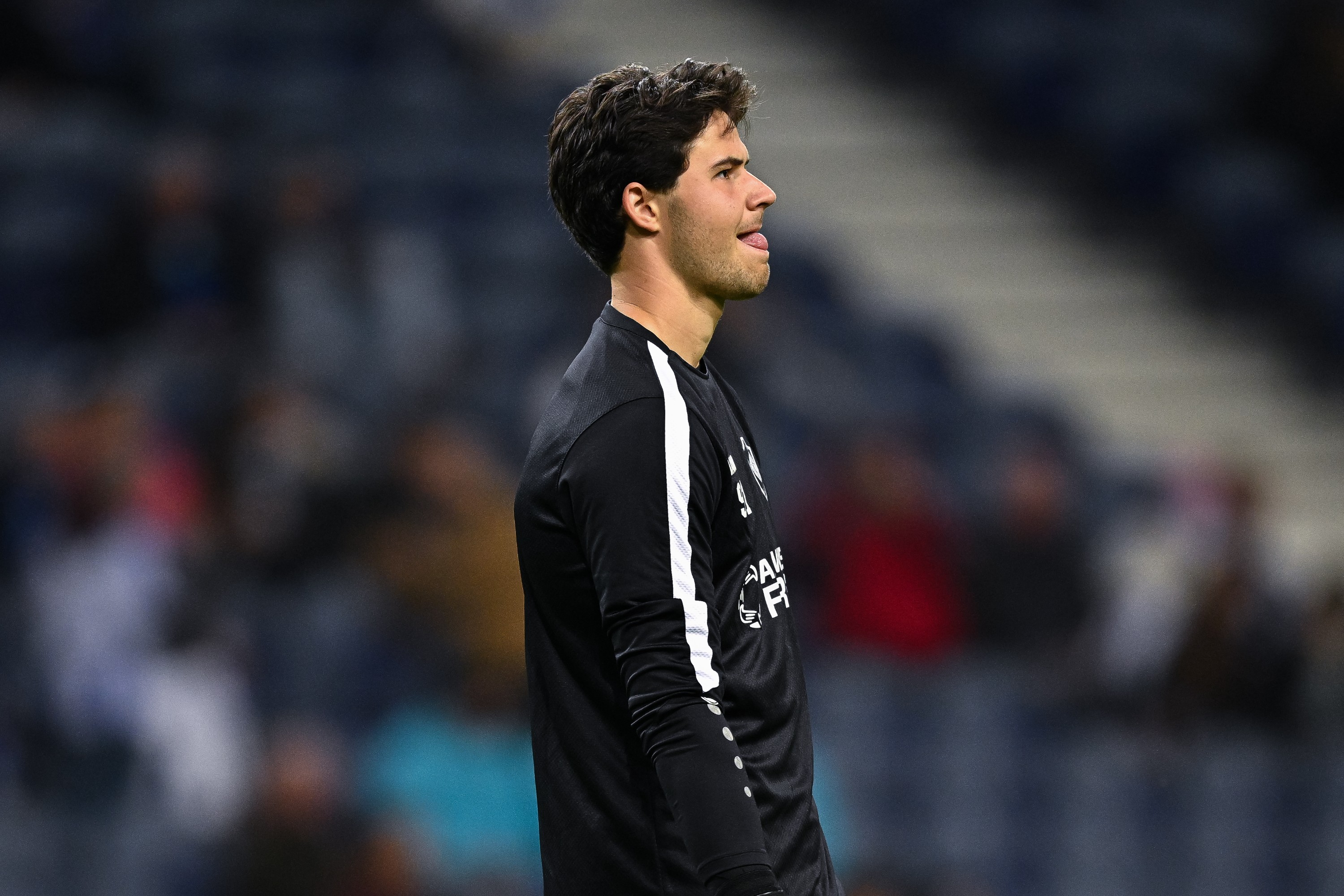 Senne Lammens de Royal Antwerp FC en action contre le FC Porto.