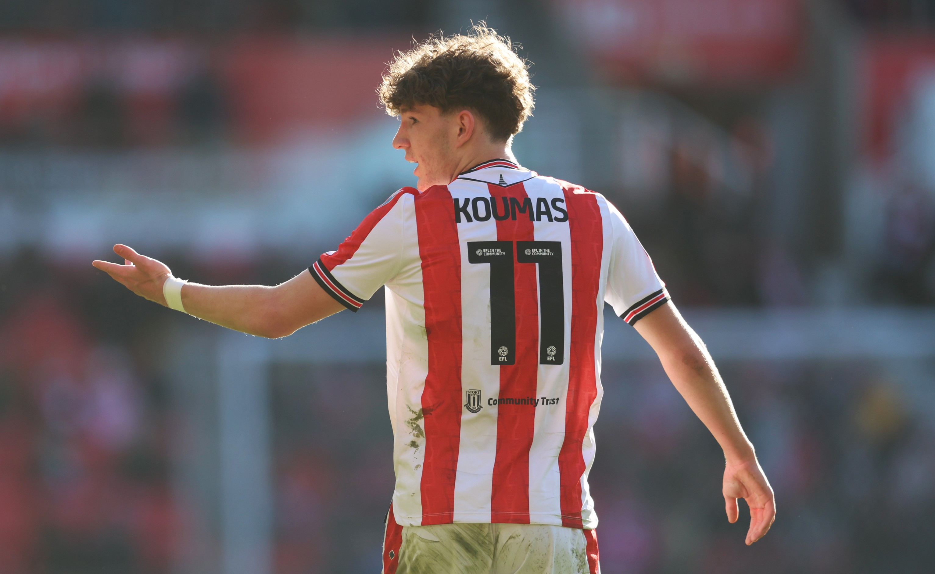 Lewis Koumas de Stoke City réagit pendant un match