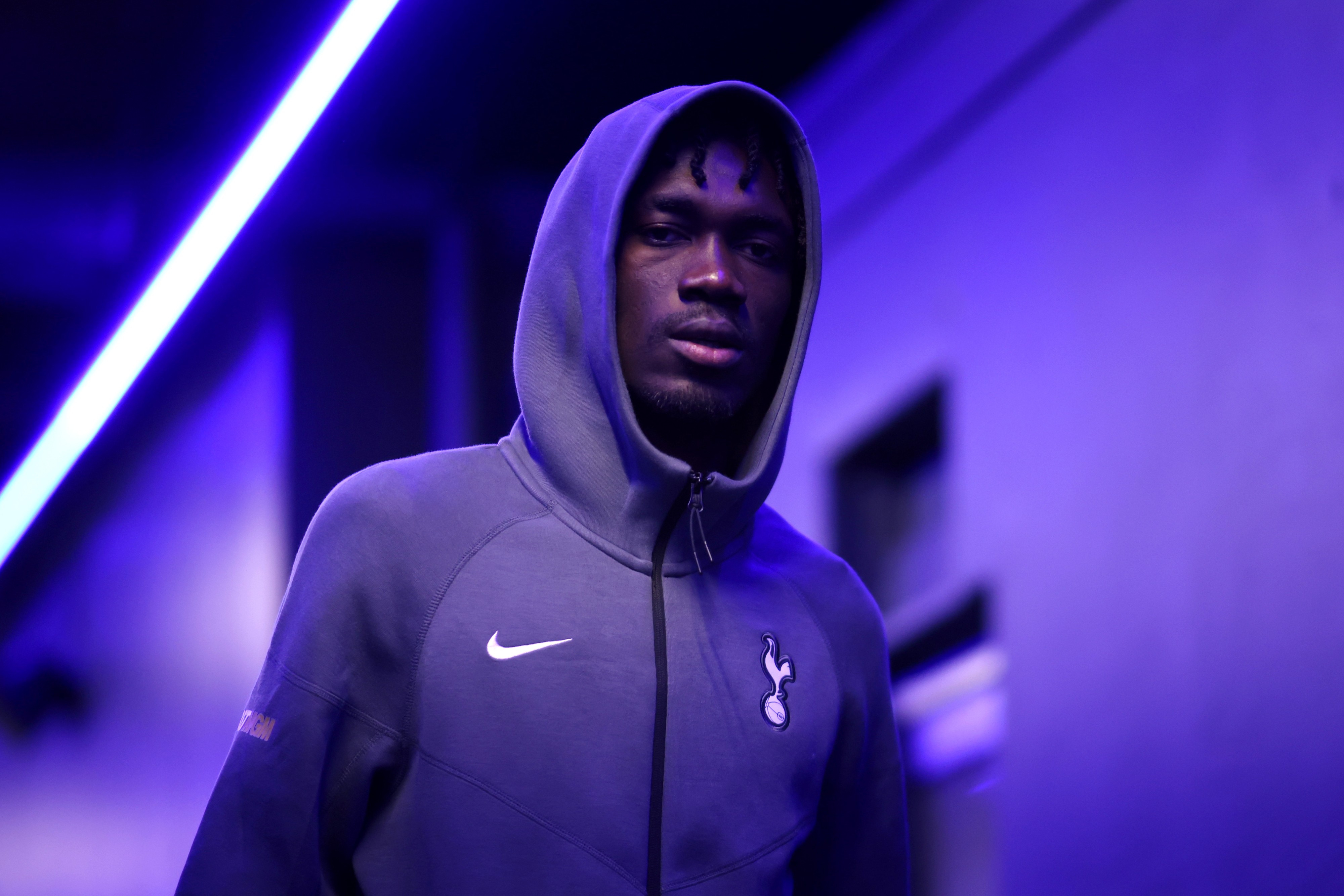 Yves Bissouma de Tottenham Hotspur arrive au stade