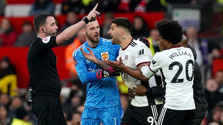 Aleksandar Mitrovic retenu après son expulsion à Old Trafford