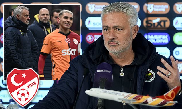 José Mourinho lors du derby entre Fenerbahce et Galatasaray