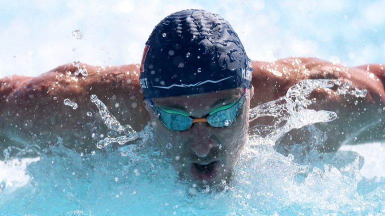 Maxime Grousset triomphe au 100m papillon à Sacramento