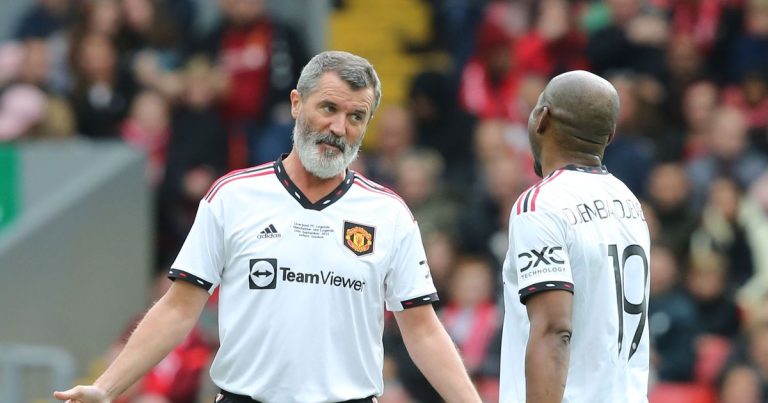 Roy Keane revient sur sa promesse et joue avec les légendes de Man Utd