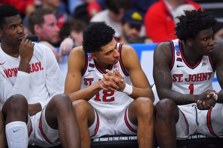 St. John-s - Pitino s-explique sur le banc de RJ Luis Jr.