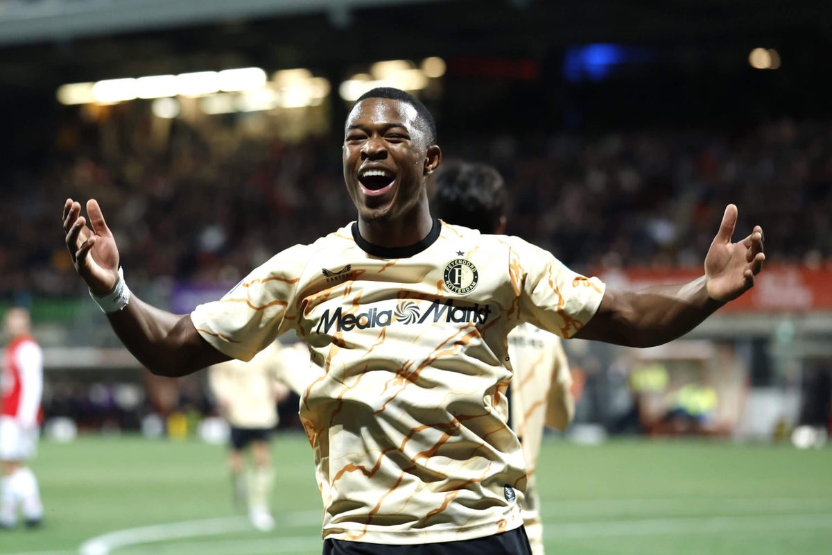 Aston Villa signe Redmond- jeune talent de Feyenoord