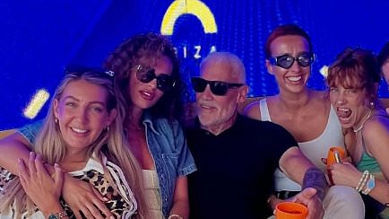 Gary Lineker quitte la BBC- son frère Wayne fait la fête à Ibiza