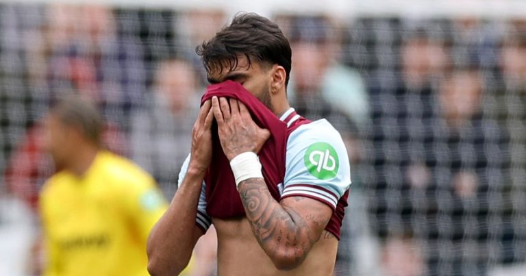 Lucas Paqueta ému après un carton jaune lors de West Ham vs Tottenham