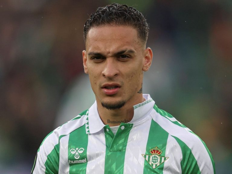 Manchester United confirme la vente d-Antony cet été malgré sa forme