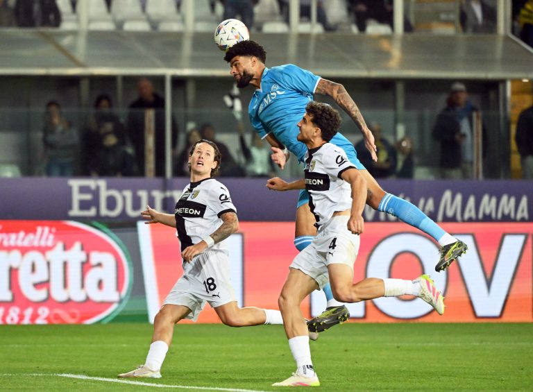 Naples freiné par Parme- l-Inter rate l-opportunité en Serie A
