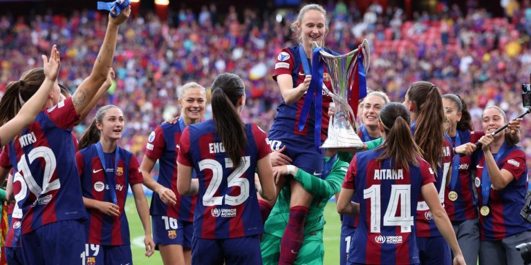 Vol du trophée de la Ligue des champions féminine à Lisbonne