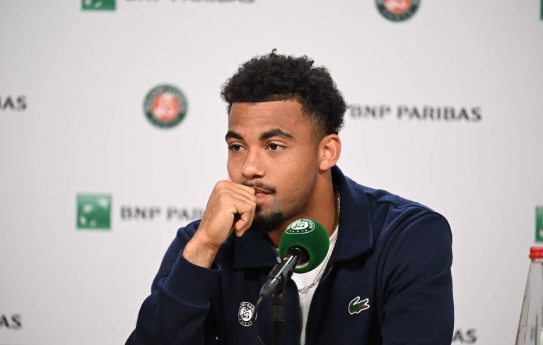 Roland-Garros 2025 : Inquiétude pour Arthur Fils blessé au dos