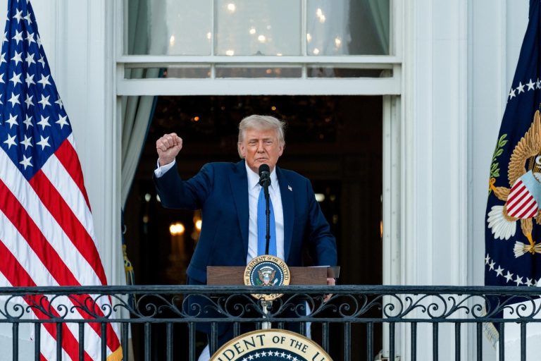 Donald Trump impose un nouveau travel ban aux États-Unis