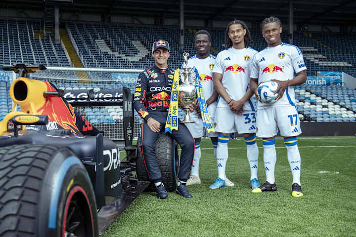 Arvid Lindblad avec Willy Gnonto, Isaac Schmidt, et Largie Ramazani. Arvid Lindblad avec Willy Gnonto, Isaac Schmidt, et Largie Ramazani.