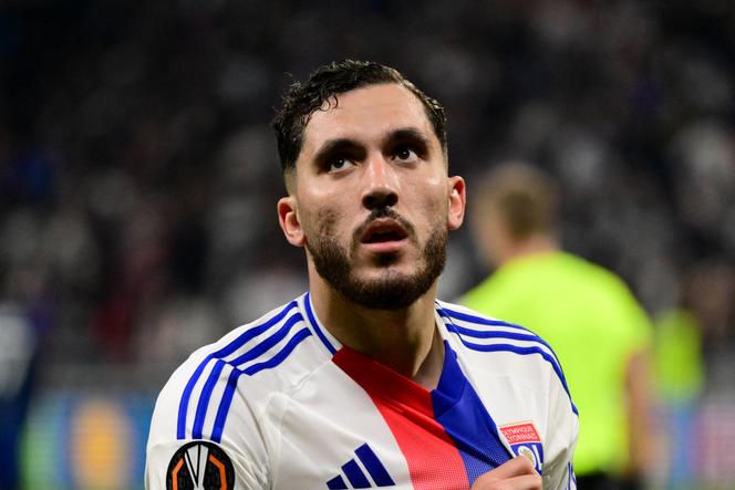 Rayan Cherki lors du match aller des quarts de finale de la Ligue Europa entre l’OL et Manchester United, au Groupama Stadium, à Décines-Charpieu (Rhône), le 10 avril 2025.