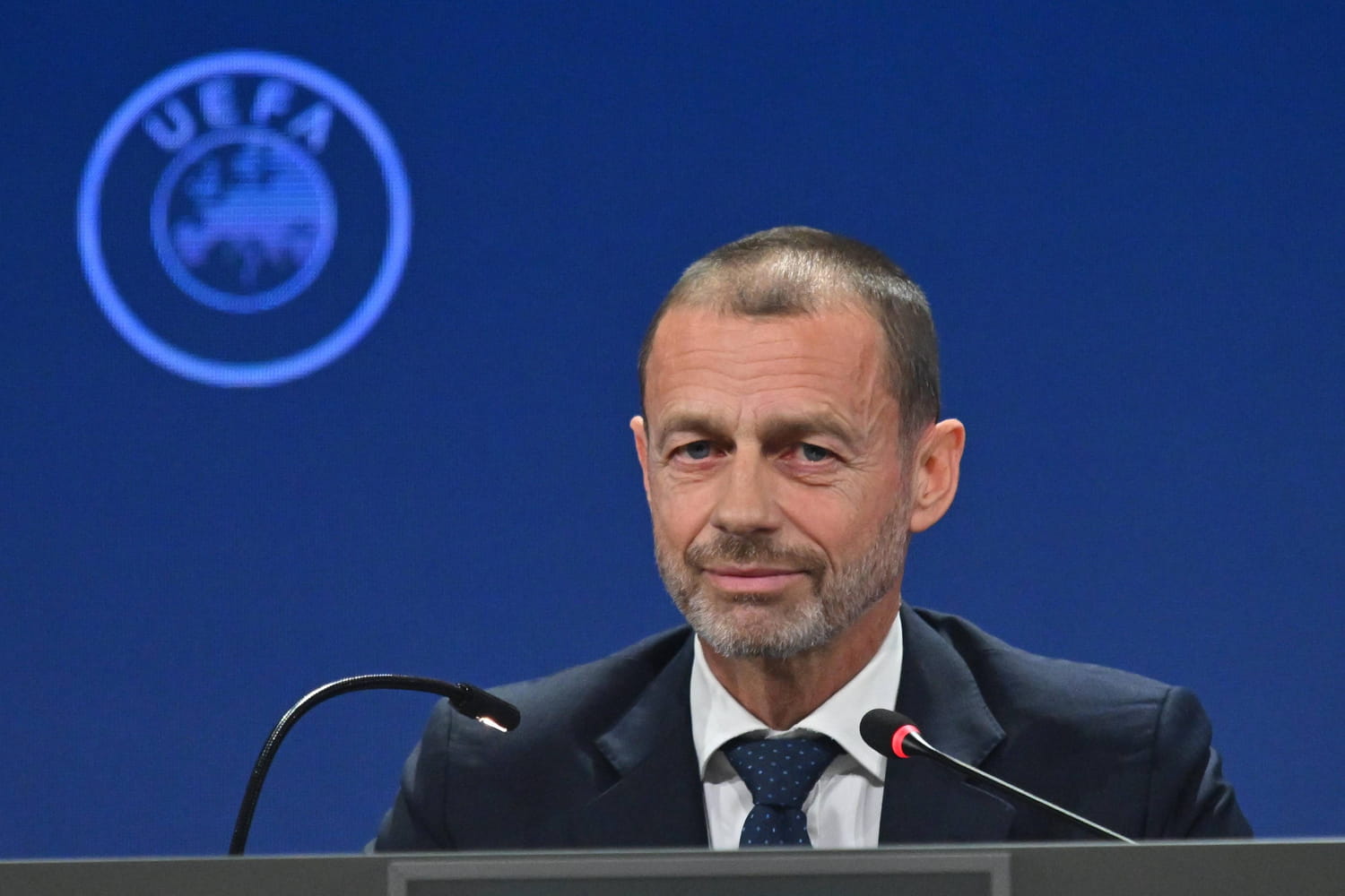 L'UEFA interdit une langue en conférence de presse, polémique en Europe
